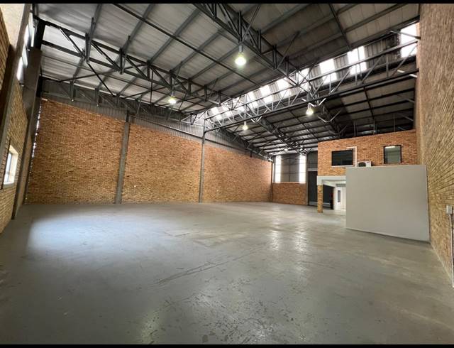 472M² WAREHOUSE TO LET IN LASER PARK